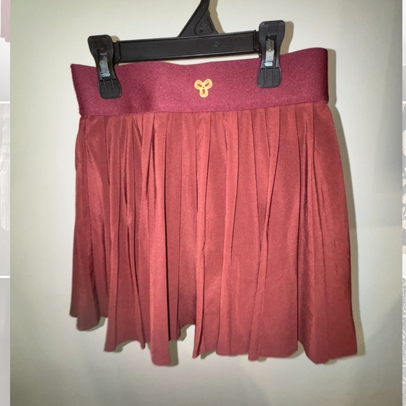 Aritzia tennis skirt with built-in short shorts - Picture 1 of 1